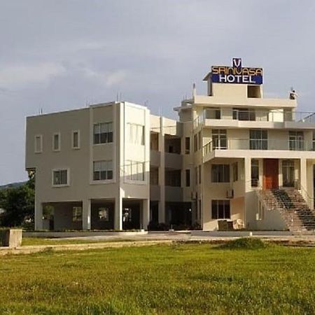 Srinivasa Hotel Tirupati Ngoại thất bức ảnh