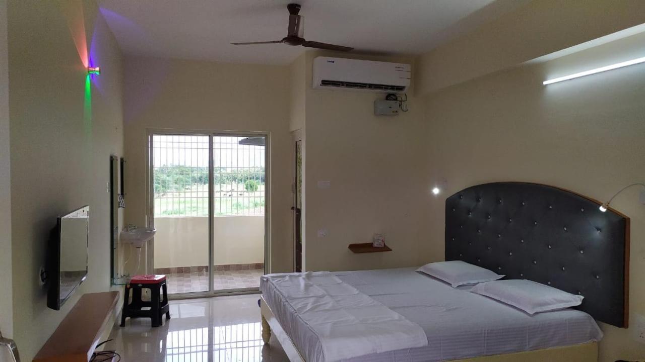 Srinivasa Hotel Tirupati Ngoại thất bức ảnh