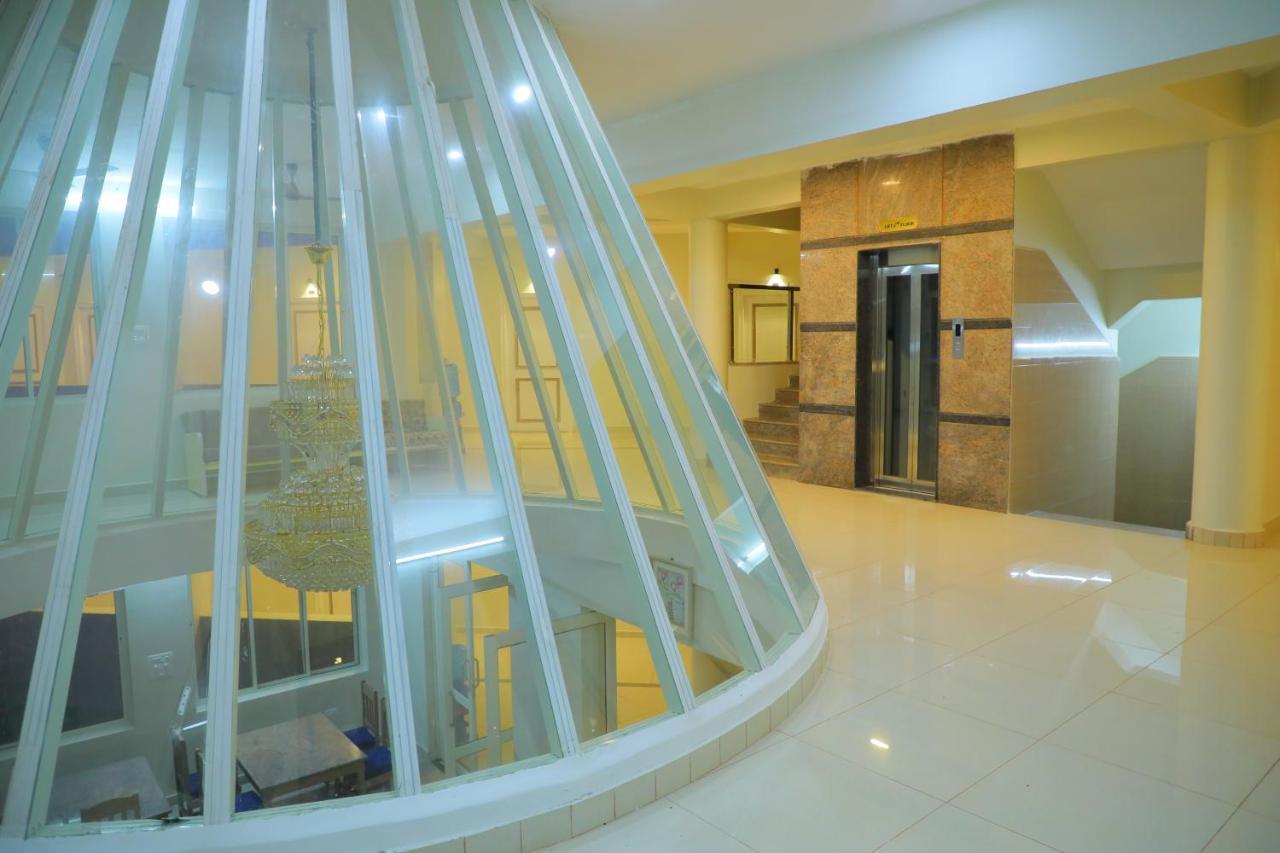Srinivasa Hotel Tirupati Ngoại thất bức ảnh