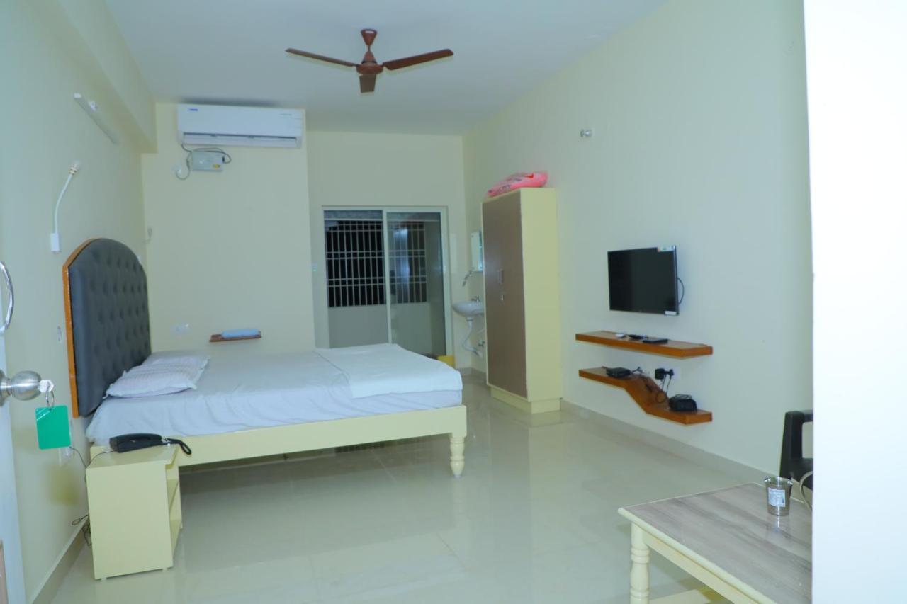 Srinivasa Hotel Tirupati Ngoại thất bức ảnh