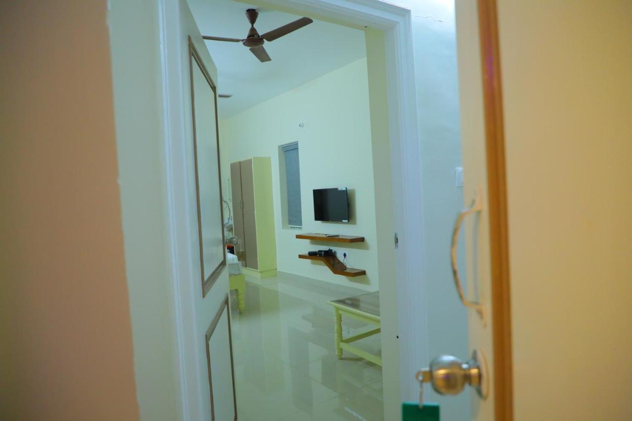 Srinivasa Hotel Tirupati Ngoại thất bức ảnh