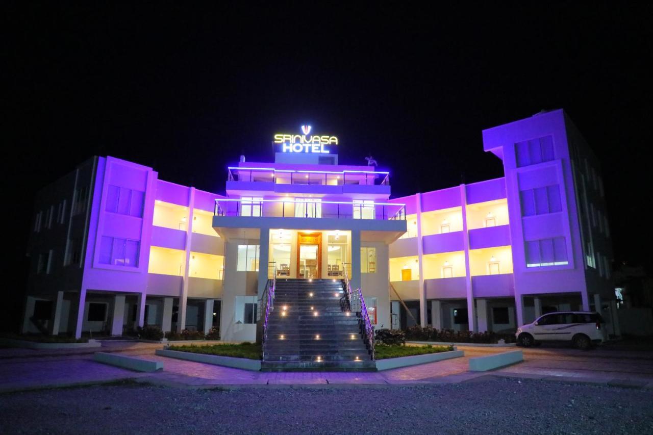 Srinivasa Hotel Tirupati Ngoại thất bức ảnh