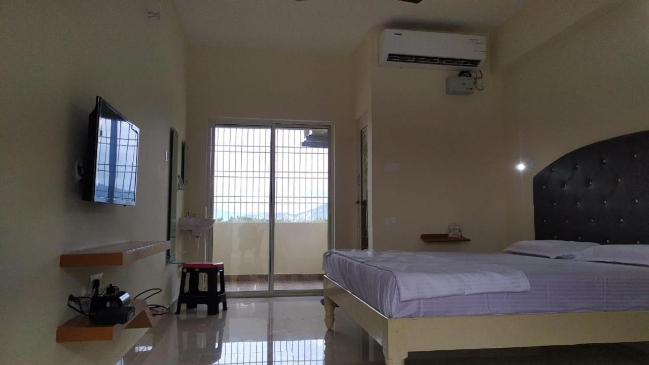 Srinivasa Hotel Tirupati Ngoại thất bức ảnh