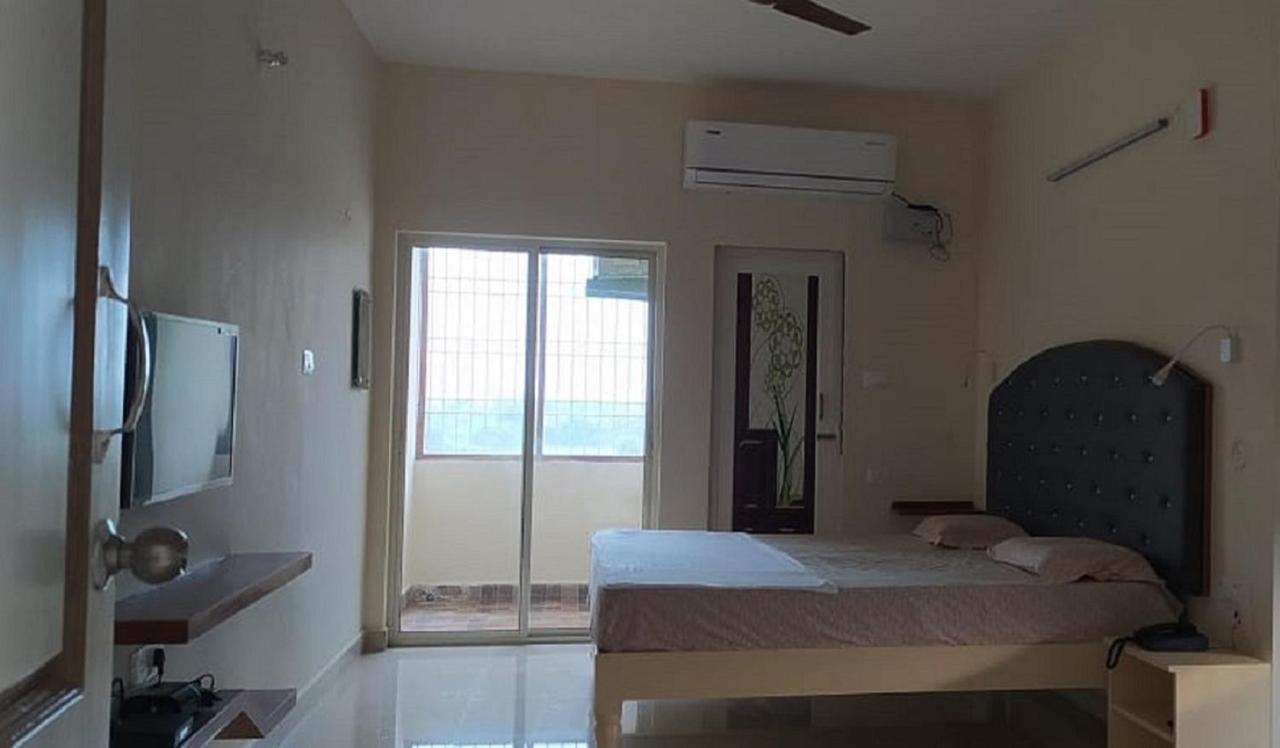 Srinivasa Hotel Tirupati Ngoại thất bức ảnh