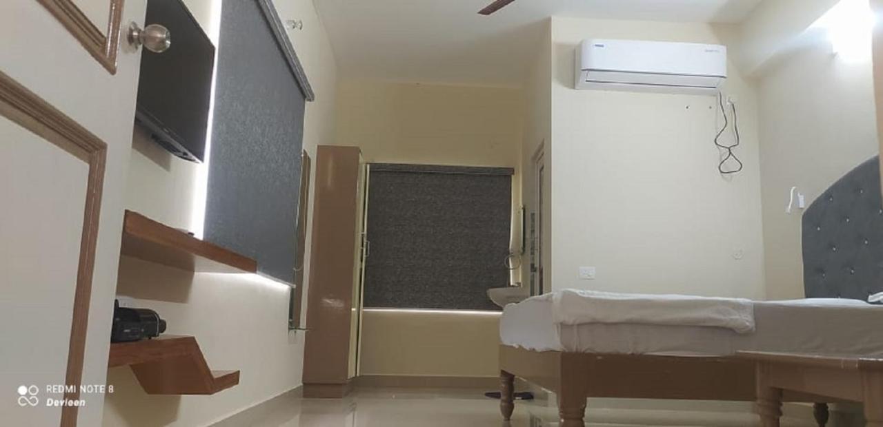 Srinivasa Hotel Tirupati Ngoại thất bức ảnh