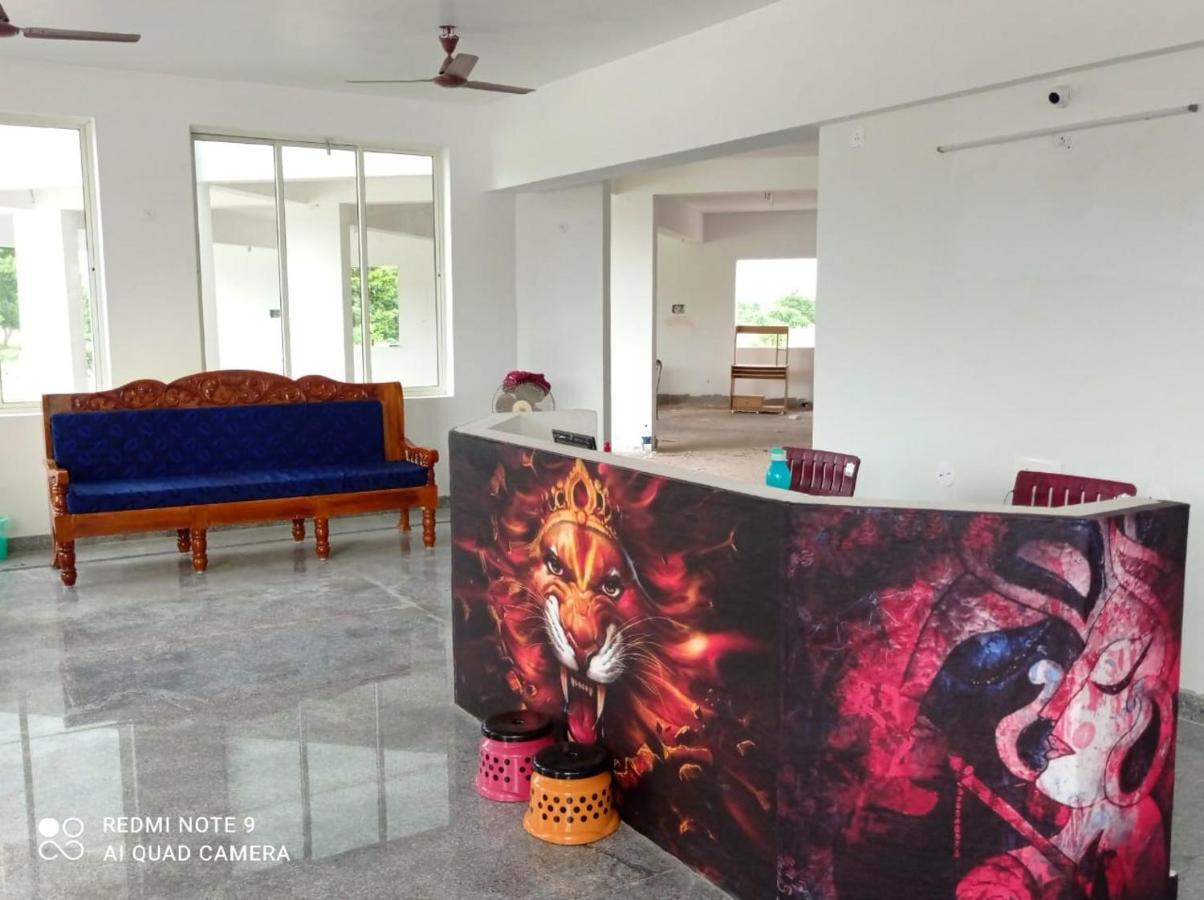 Srinivasa Hotel Tirupati Ngoại thất bức ảnh