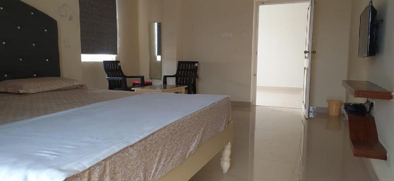 Srinivasa Hotel Tirupati Ngoại thất bức ảnh